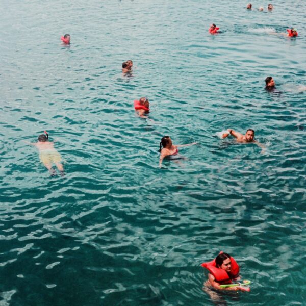 people swiming_3000 - Copy